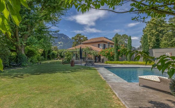 Immobilie in Mollis - Exklusive Residenz mit Pool und privater Gartenidylle - Bild 0