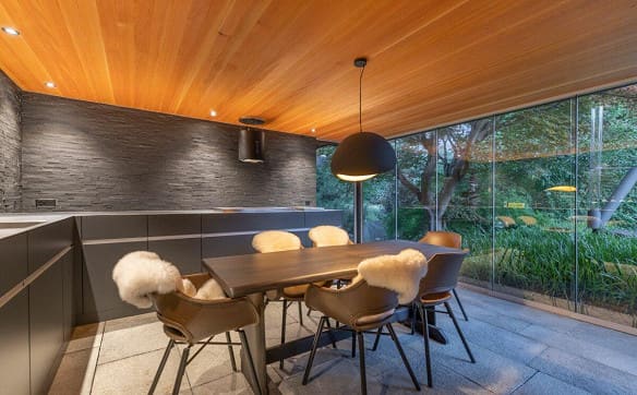 Immobilie in Mollis - Exklusive Residenz mit Pool und privater Gartenidylle - Bild 10