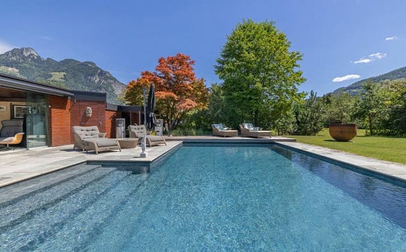 Immobilie in Mollis - Exklusive Residenz mit Pool und privater Gartenidylle - Bild 2