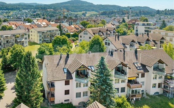 Immobilie in Affoltern Am Albis - Grosszügige 4½-Zimmer Dachwohnung – Licht, Weitsicht und Stil - Bild 0