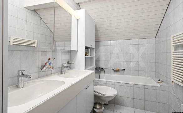 Immobilie in Affoltern Am Albis - Grosszügige 4½-Zimmer Dachwohnung – Licht, Weitsicht und Stil - Bild 2