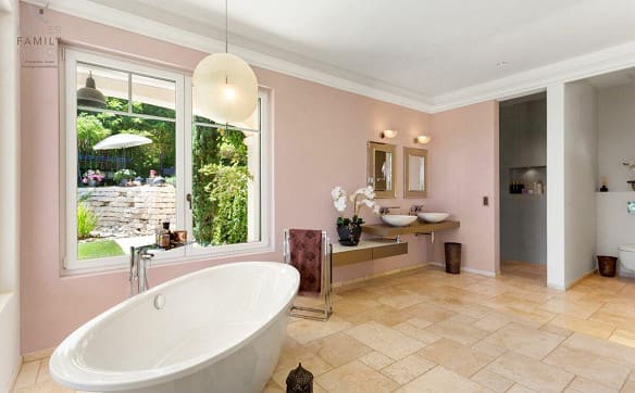 Immobilie in Herdern - Mediterrane Luxusvilla mit Naturpool und traumhaftem Gartenparadies - Bild 12