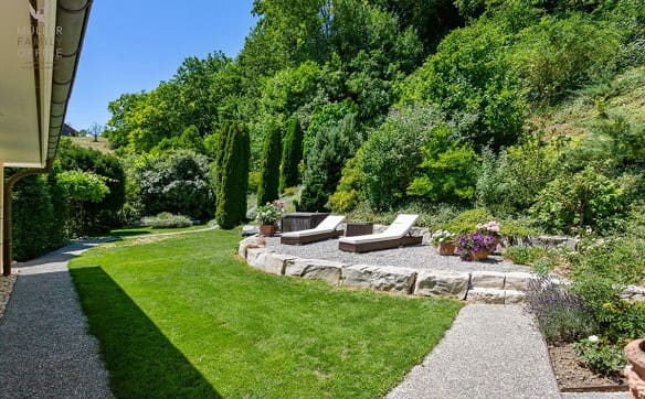 Immobilie in Herdern - Mediterrane Luxusvilla mit Naturpool und traumhaftem Gartenparadies - Bild 3
