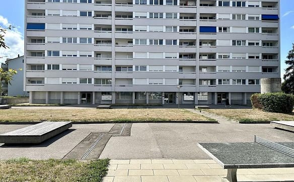 Immobilie in Pfäffikon Sz - 3 1/2-Zimmer-Wohnung im 5. OG an sehr sonniger Seeblicklage mit Gem... - Bild 0