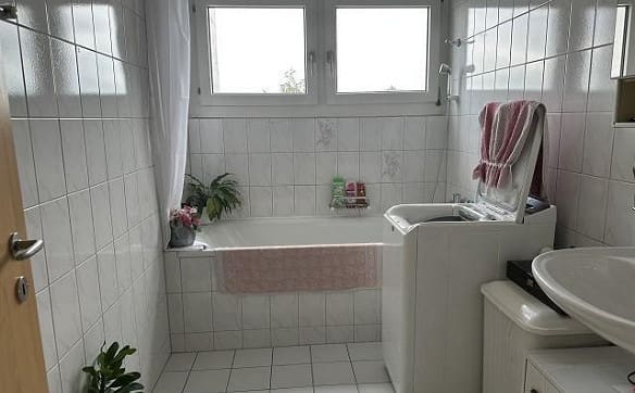 Immobilie in Pfäffikon Sz - 3 1/2-Zimmer-Wohnung im 5. OG an sehr sonniger Seeblicklage mit Gem... - Bild 10