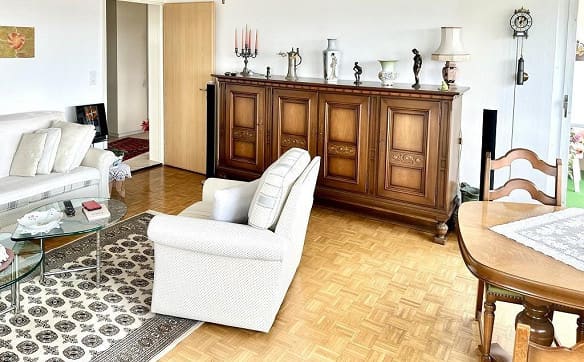 Immobilie in Pfäffikon Sz - 3 1/2-Zimmer-Wohnung im 5. OG an sehr sonniger Seeblicklage mit Gem... - Bild 4