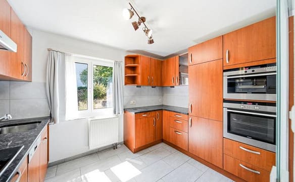Immobilie in Eptingen - GEPFLEGTES, FREISTEHENDES 4.5 ZIMMER EINFAMILIENHAUS MIT WEITSICHT - Bild 2