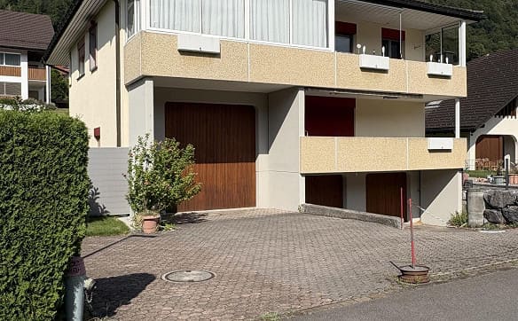 Immobilie in Heiligkreuz - Einfamilienhaus mit Einliegerwohnung, Doppel- und WoMo Garage - Bild 0