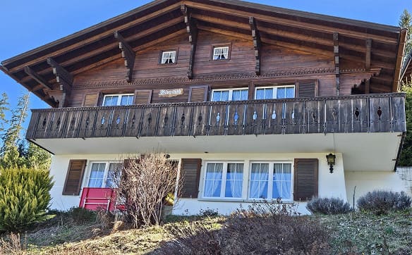 Immobilie in Lenk Im Simmental - Chalet Bärgstübli am Bühlberg mit wunderbarer Aussicht auf die Berge - Bild 0