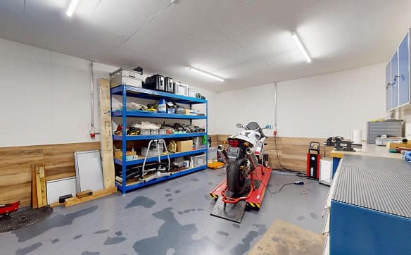 Immobilie in Hünikon - 13 Minuten von Winterthur entfernt  - 3 Garagenplätze und Werkstatt - Bild 8