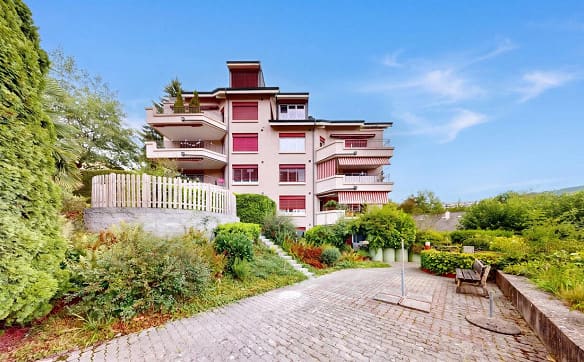 Immobilie in Adligenswil - Helle 4.5-Zimmer-Wohnung mit 105 m², Cheminée, 2 Balkonen & Garage - Bild 0