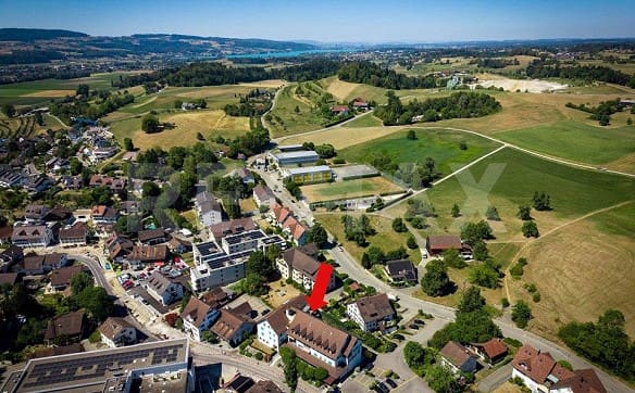 Immobilie in Gossau Zh - Mitten im Zentrum! Gepflegte Dach-Maisonette-Wohnung - Bild 1