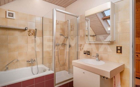 Immobilie in Gossau Zh - Mitten im Zentrum! Gepflegte Dach-Maisonette-Wohnung - Bild 10