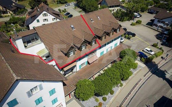 Immobilie in Gossau Zh - Mitten im Zentrum! Gepflegte Dach-Maisonette-Wohnung - Bild 2