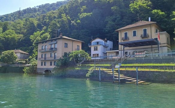 Immobilie in Brusino Arsizio - Villa Mehrfamilienhaus direkt am Luganersee - bereit für eine neue ... - Bild 0