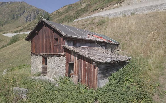 Immobilie in Rueras - Maiensäss-Hütte mit Anbau "Mises Tschamut" - Bild 1