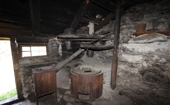 Immobilie in Rueras - Maiensäss-Hütte mit Anbau "Mises Tschamut" - Bild 6
