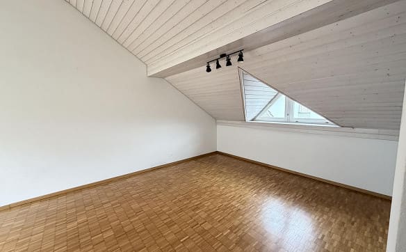 Immobilie in Buttikon Sz - 2.5 Zimmer Dachwohnung in Buttikon SZ - Bild 3