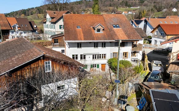 Immobilie in Auslikon - ECKHAUS MIT SEE- UND BERGSICHT SOWIE GROSSZÜGIGEM PLATZANGEBOT - Bild 1