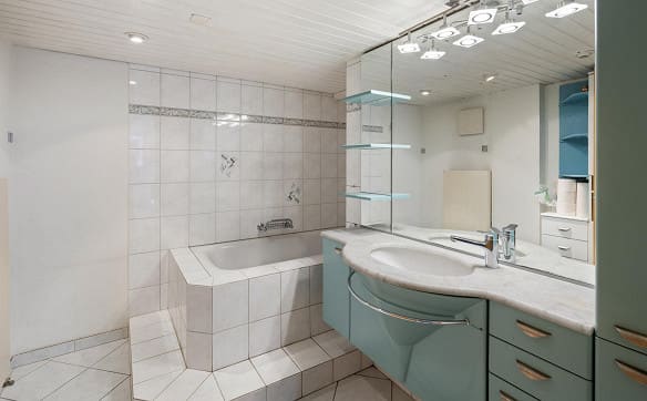 Immobilie in Auslikon - ECKHAUS MIT SEE- UND BERGSICHT SOWIE GROSSZÜGIGEM PLATZANGEBOT - Bild 6