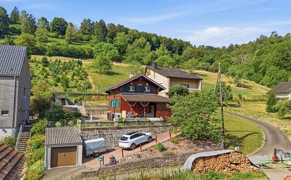 Immobilie in Dittingen - 4 ZIMMER EINFAMILIENHAUS IM CHALET-STIL MITTEN IN DER NATUR - Bild 0