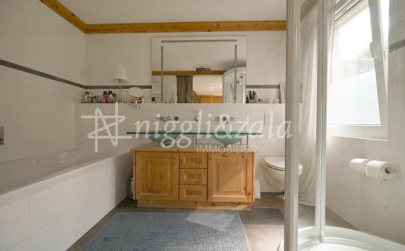 Immobilie in St. Moritz - Zeitgemässes Wohnen mit separatem Studio in naturnaher Lage - Bild 4