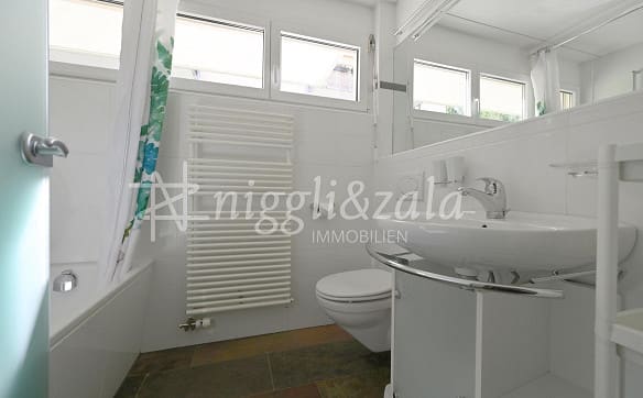 Immobilie in St. Moritz - Zeitgemässes Wohnen mit separatem Studio in naturnaher Lage - Bild 7