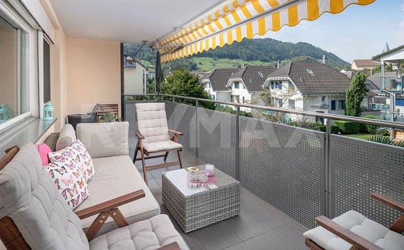 Immobilie in Reichenburg - Gepflegte 4.5-Zimmerwohnung mit grossem Balkon in  zu kaufen! - Bild 1