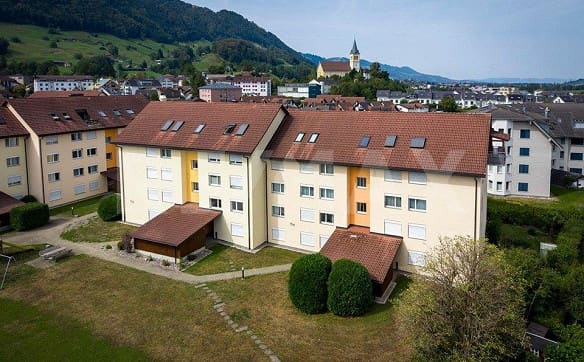Immobilie in Reichenburg - Gepflegte 4.5-Zimmerwohnung mit grossem Balkon in  zu kaufen! - Bild 2