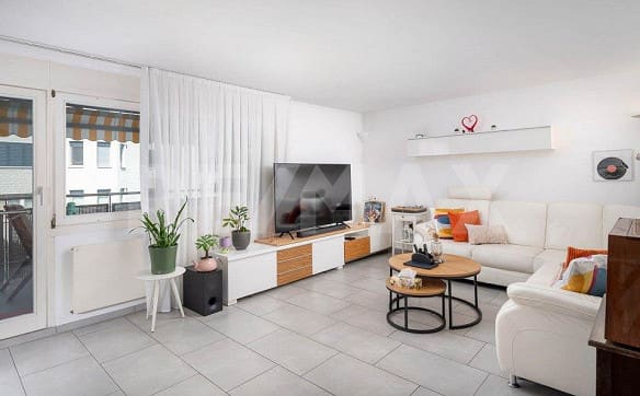 Immobilie in Reichenburg - Gepflegte 4.5-Zimmerwohnung mit grossem Balkon in  zu kaufen! - Bild 3