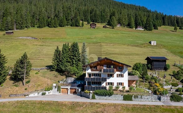Immobilie in Davos Wiesen - EINMALIGE AUSSICHTSLAGE MIT GROSSEM GRUNDSTÜCK - Bild 0