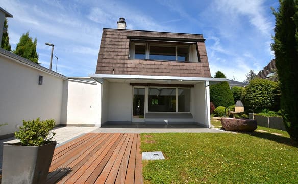 Immobilie in Schönenbuch - Charaktervolles Einfamilienhaus auf grosszügigem Grundstück - ein P... - Bild 0