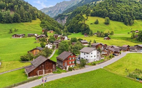 Immobilie in Matt - FREISTEHENDES 4 ZIMMER EINFAMILIENHAUS IN DER GLARNER BERGWELT - Bild 6