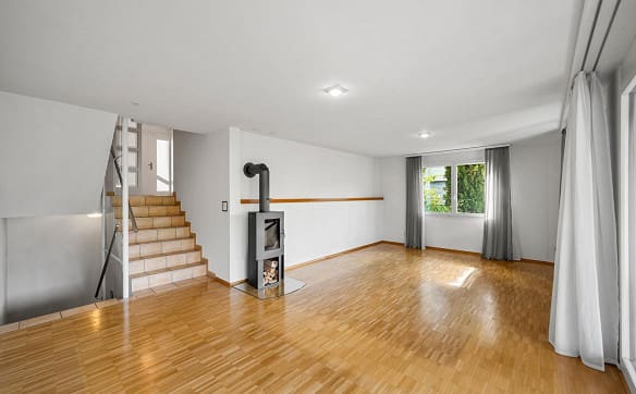Immobilie in Zuzgen - Ruhig gelegen, weit oben: Einfamilienhaus mit Panoramablick - Bild 2