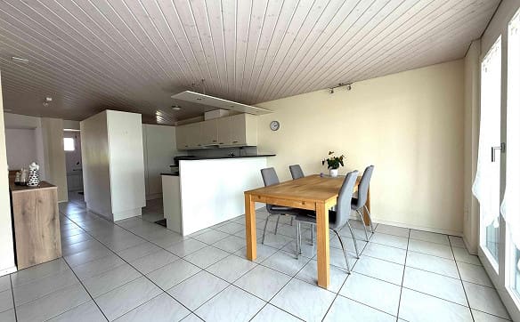 Immobilie in Schüpfen - Helle 4.5 Zimmerwohnung mit diversen Einkaufsmöglichkeiten im Haus. - Bild 4