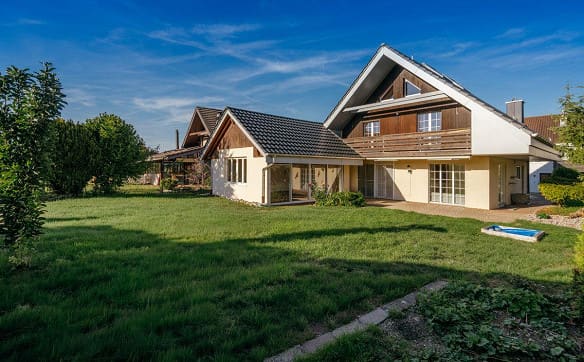 Immobilie in Uezwil - Freistehendes 6½-Zimmer Einfamilienhaus mit Wintergarten und viel U... - Bild 1