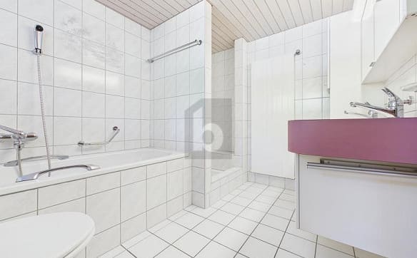 Immobilie in Güttingen - GROSSER GARTEN MIT BLICK IN DIE GRÜNE NATUR - Bild 2