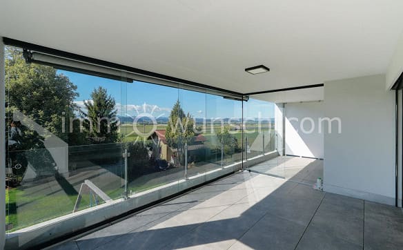 Immobilie in Kaltbach - Moderne 3 ½ Zi. EGTW, mit Teil verglastem Balkon - herrlicher Ferns... - Bild 1