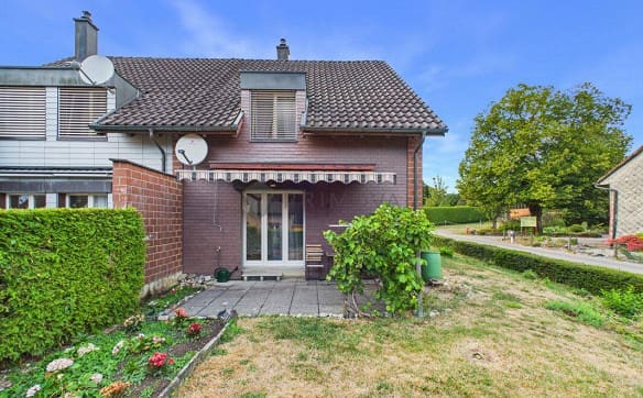 Immobilie in Neuwilen - Eckhaus mit grosszügigem Garten und viel Potenzial - Bild 0