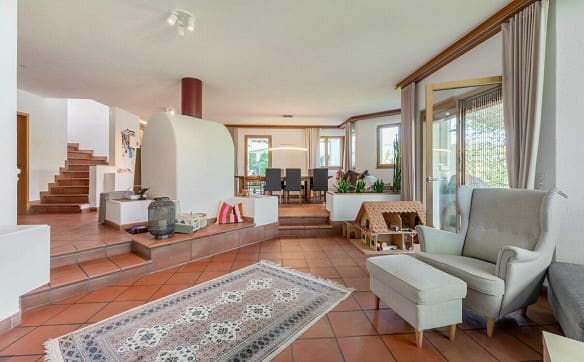 Immobilie in Gansingen - Freistehendes 6.5-Zimmer-Einfamilienhaus am Siedlungsrand mit viel ... - Bild 3