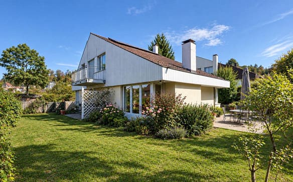 Immobilie in Riehen - Geräumiges EFH an begehrter Lage mit Gartenidylle (im Baurecht) - Bild 0