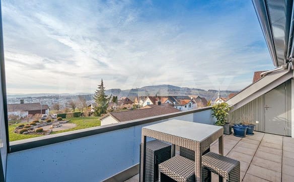 Immobilie in Rudolfstetten - Exklusive 4.5-Zimmer-Maisonette mit Galerie, Bilderbuch-Aussicht un... - Bild 0
