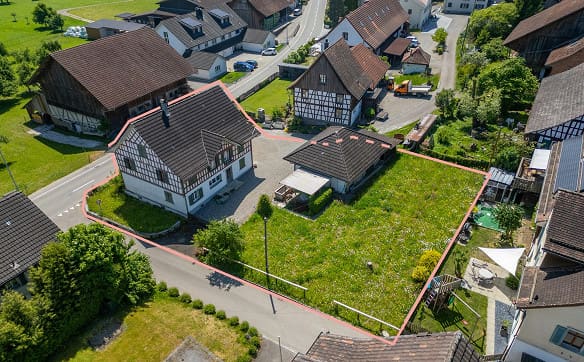 Immobilie in Kümmertshausen - Beeindruckende Liegenschaft mit Potenzial & viel Umschwung - Bild 2