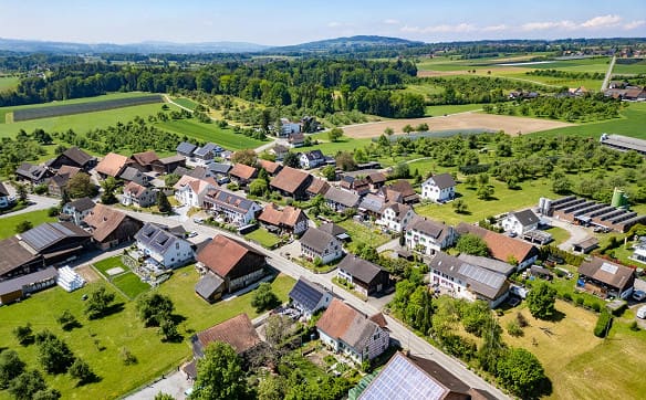 Immobilie in Kümmertshausen - Beeindruckende Liegenschaft mit Potenzial & viel Umschwung - Bild 3