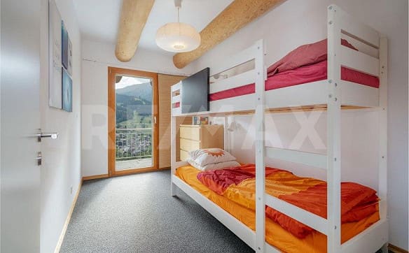 Immobilie in Lenk Im Simmental - Alpencharme aus Rundholz - Wohnen mit Weitblick an der Lenk - Bild 8