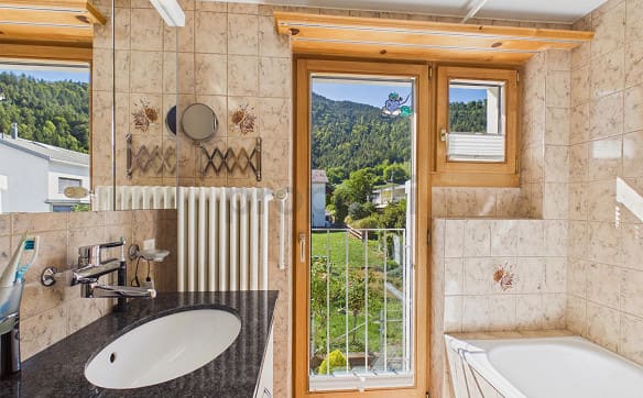 Immobilie in Rhäzüns - Ein Zuhause zum Wohlfühlen mit Gartensitzplatz, Pergola und Gemüseg... - Bild 7