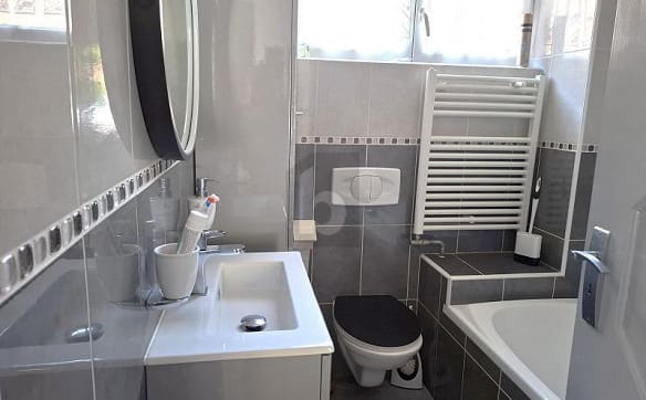 Immobilie in Fontenais - CACHET, RÉNOVÉE ET BIEN CONÇUE AVEC VUE - Bild 3