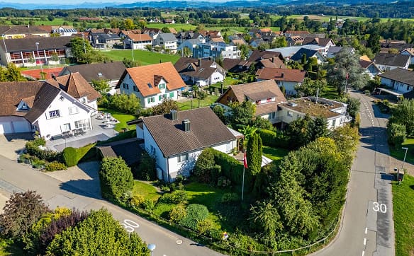 Immobilie in Zihlschlacht - Familienliegenschaft mit wunderschönem Garten - Bild 2