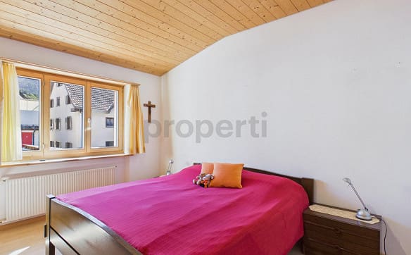 Immobilie in Rhäzüns - Ein Zuhause zum Wohlfühlen mit Gartensitzplatz, Pergola und Gemüseg... - Bild 4