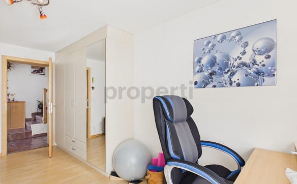 Immobilie in Rhäzüns - Ein Zuhause zum Wohlfühlen mit Gartensitzplatz, Pergola und Gemüseg... - Bild 6